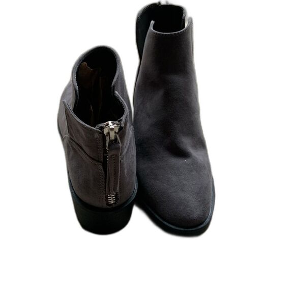 Dolce Vita Grey Vegan Suede Low Heel Ankle Booties Women's size 6.5 Classic - Picture 8 of 8